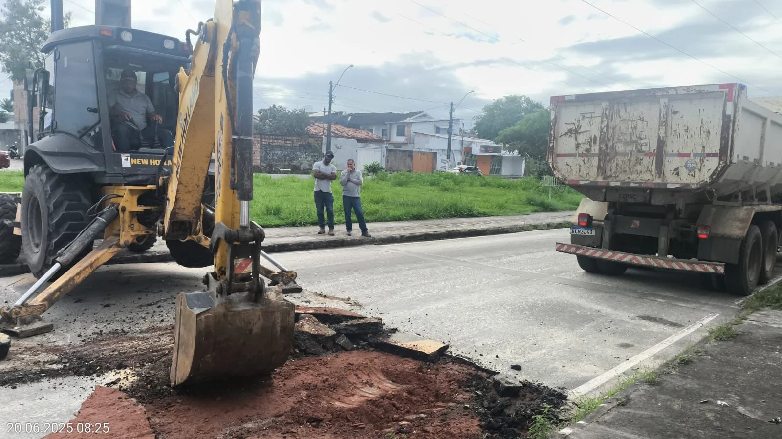 Prefeitura de Porto Seguro remove quebra-molas irregulares na Avenida Ayrton Senna por recomendação do Ministério Público