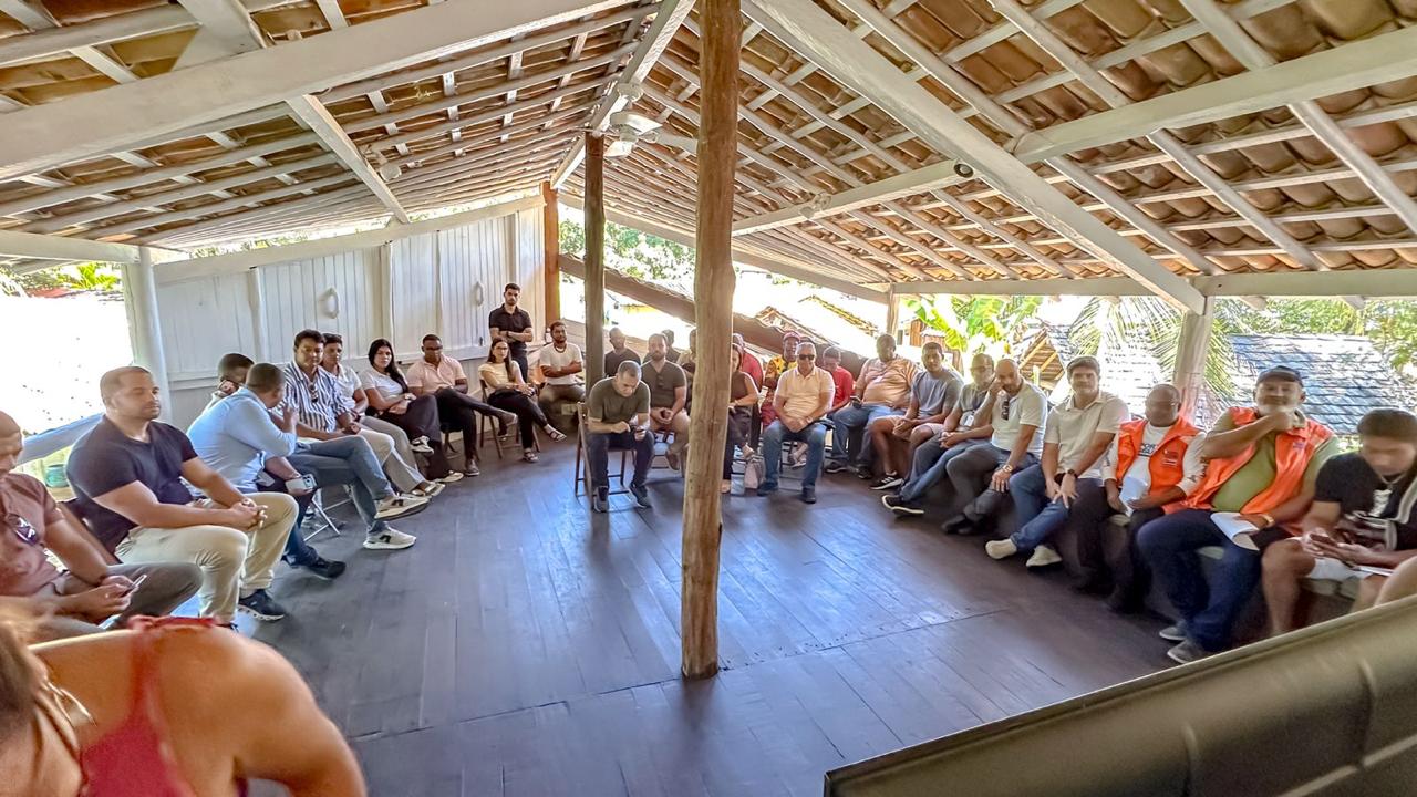 GESTÃO PARTICIPATIVA: Prefeitura promove reunião em Caraíva e ouve demandas de pousadeiras e associações locais