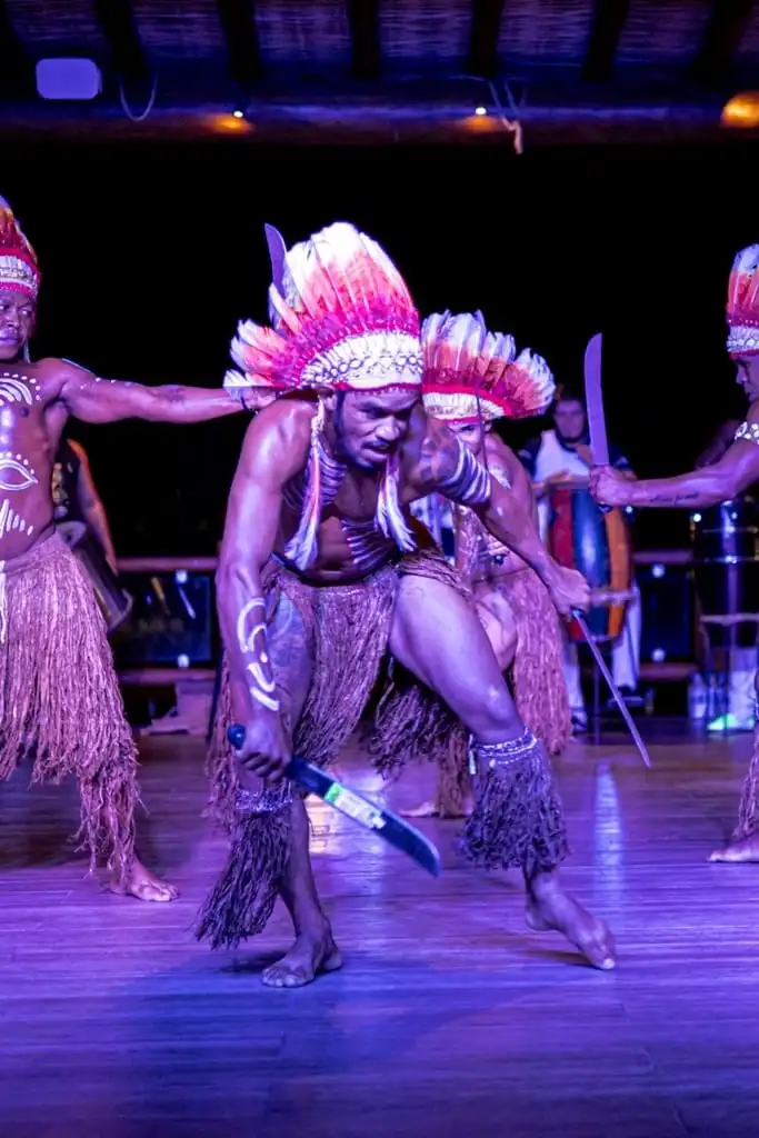 Show de capoeira e maculelê encanta hóspedes no Porto Seguro Praia Resort
