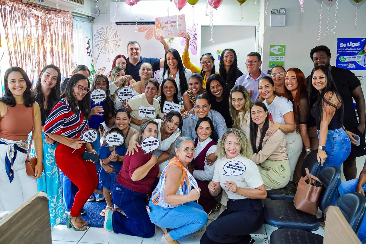 Paciente celebra etapa concluída no tratamento contra o câncer de mama em Porto Seguro