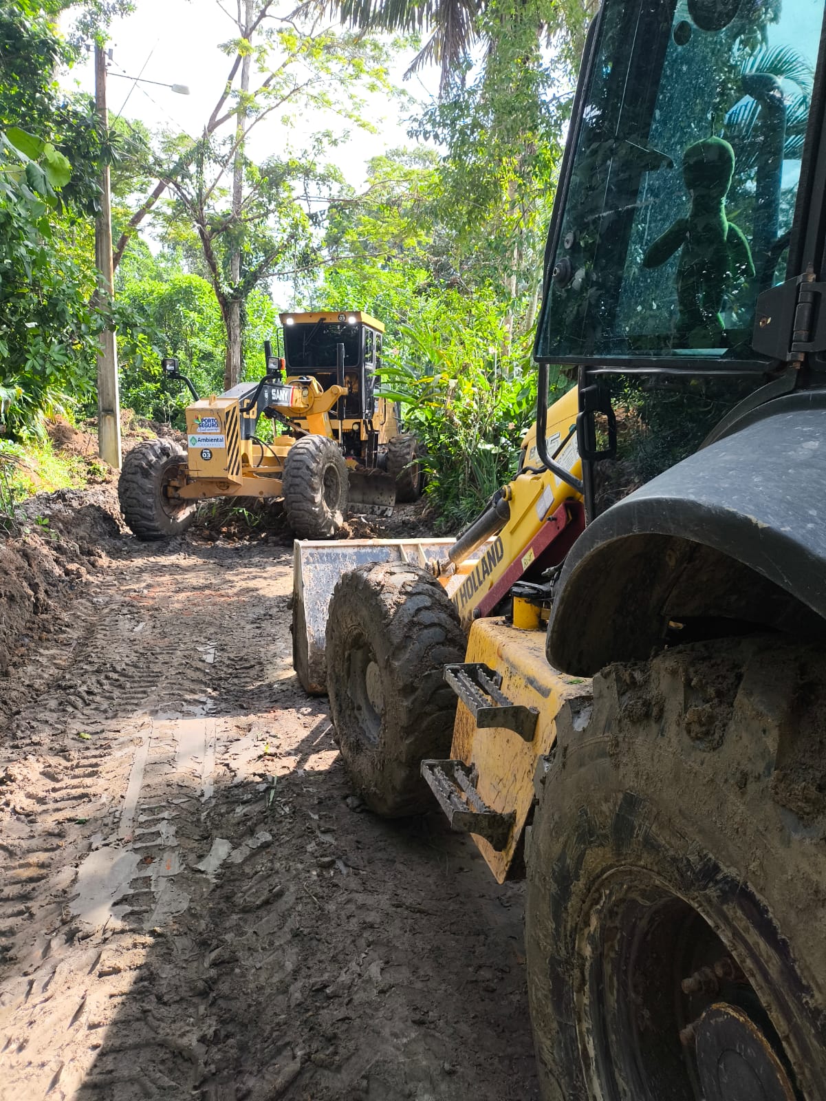 Prefeitura de Porto Seguro intensifica obras de infraestrutura em Sapirara durante o feriado