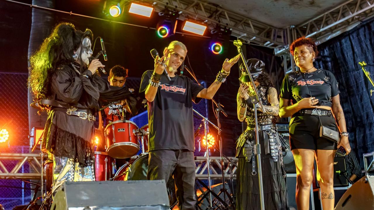 Rock toma conta da Praça ACM e transforma noite em celebração da música e da cultura