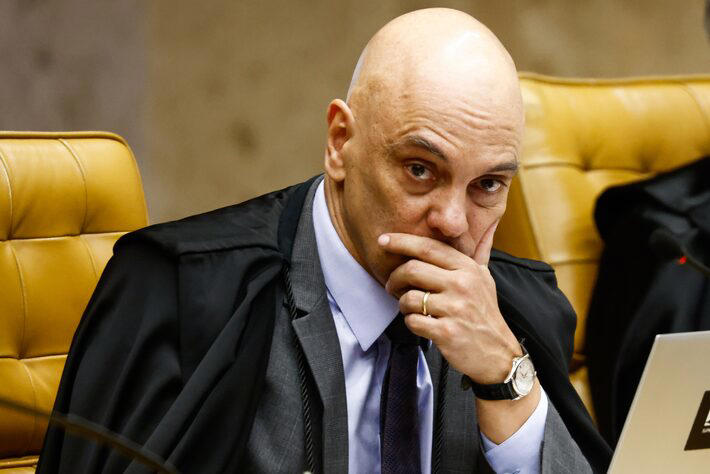 Renúncia e prisão: Flávio, Zema e Cury se manifestam sobre relação de Moraes com Vorcaro